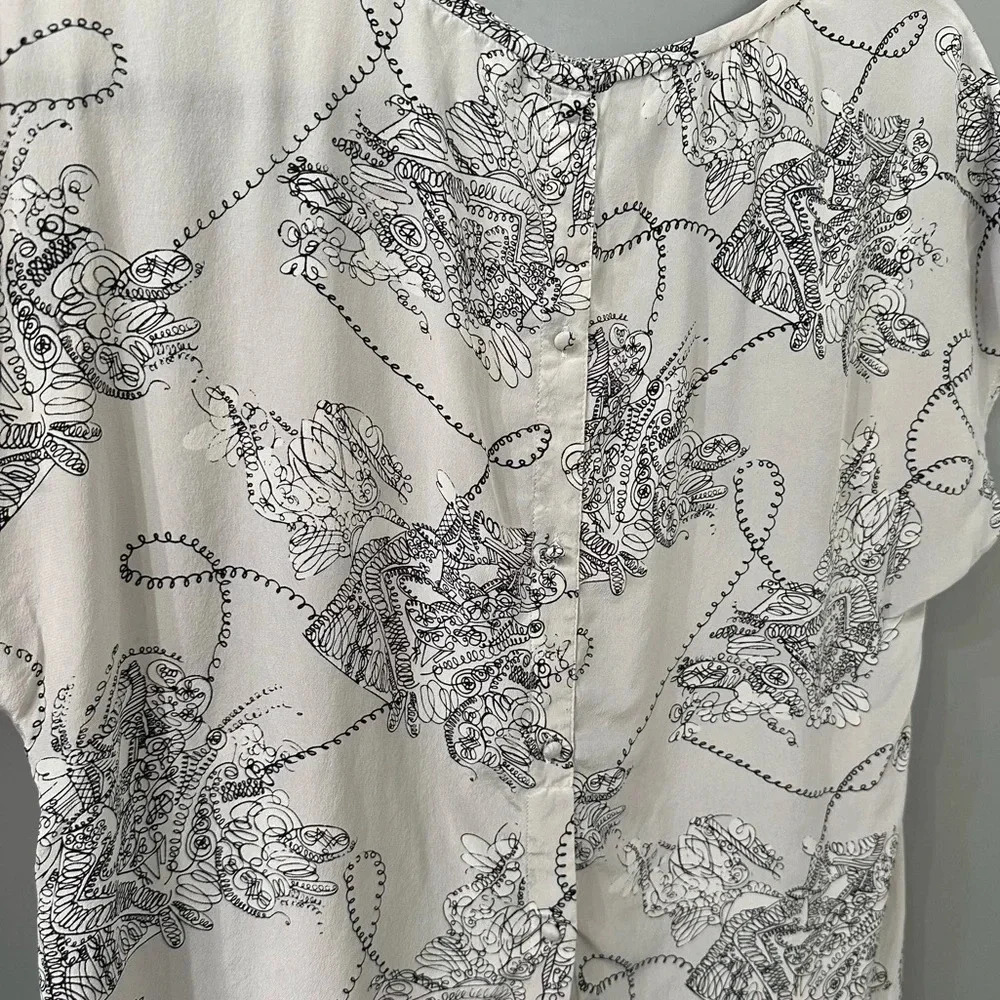 Joie Gray Blouse Short Sleeve Flowly Black Abstract Floral Design Size Small - Picture 5 of 5